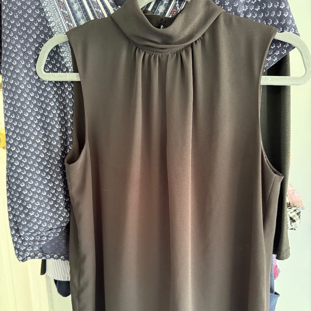 Elie Tahari mock neck flowy tank top